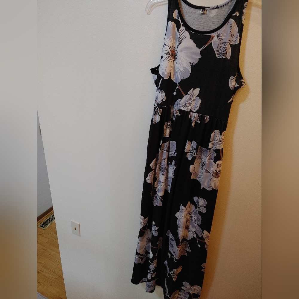 4/$20 Floral maxi dress